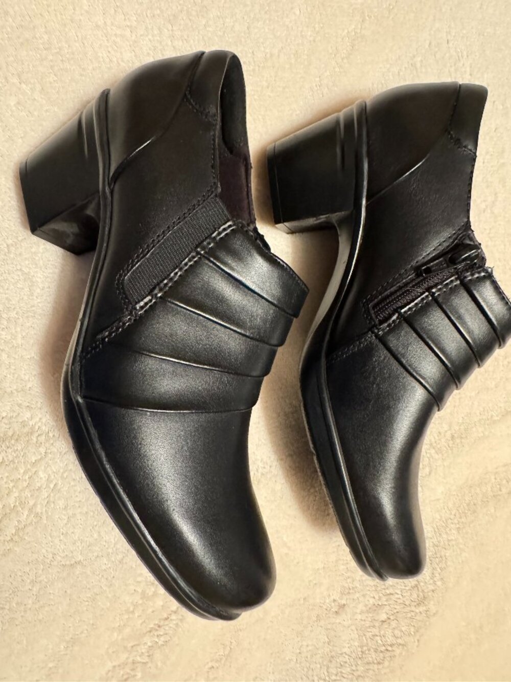 New -  NEVER WORN - BLACK - CLARKS COLLECTION SHOE